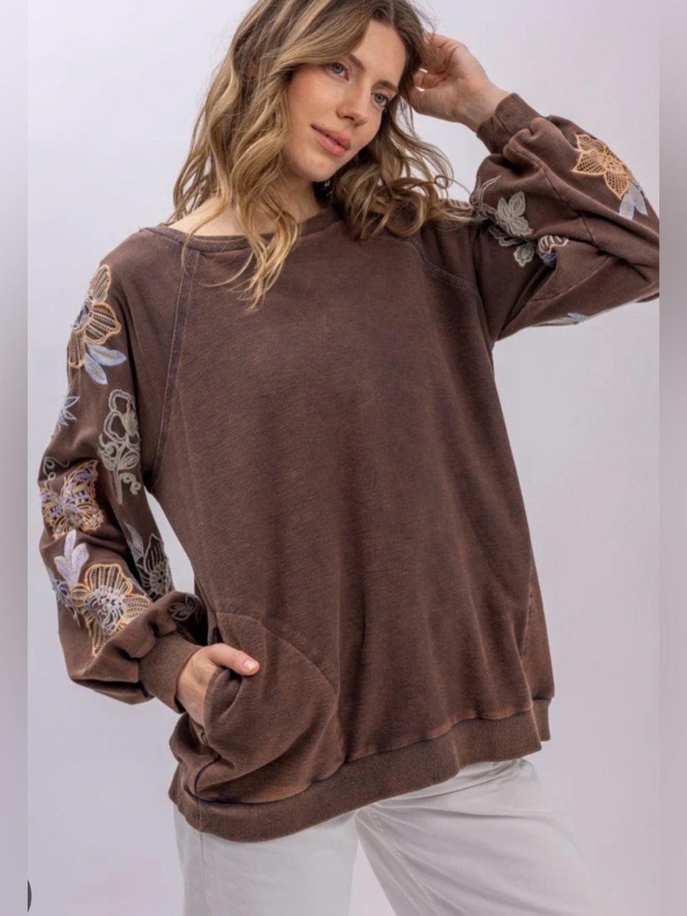 Blue Velvet Brown Floral-Embroidered Crewneck Sweatshirt with side pockets